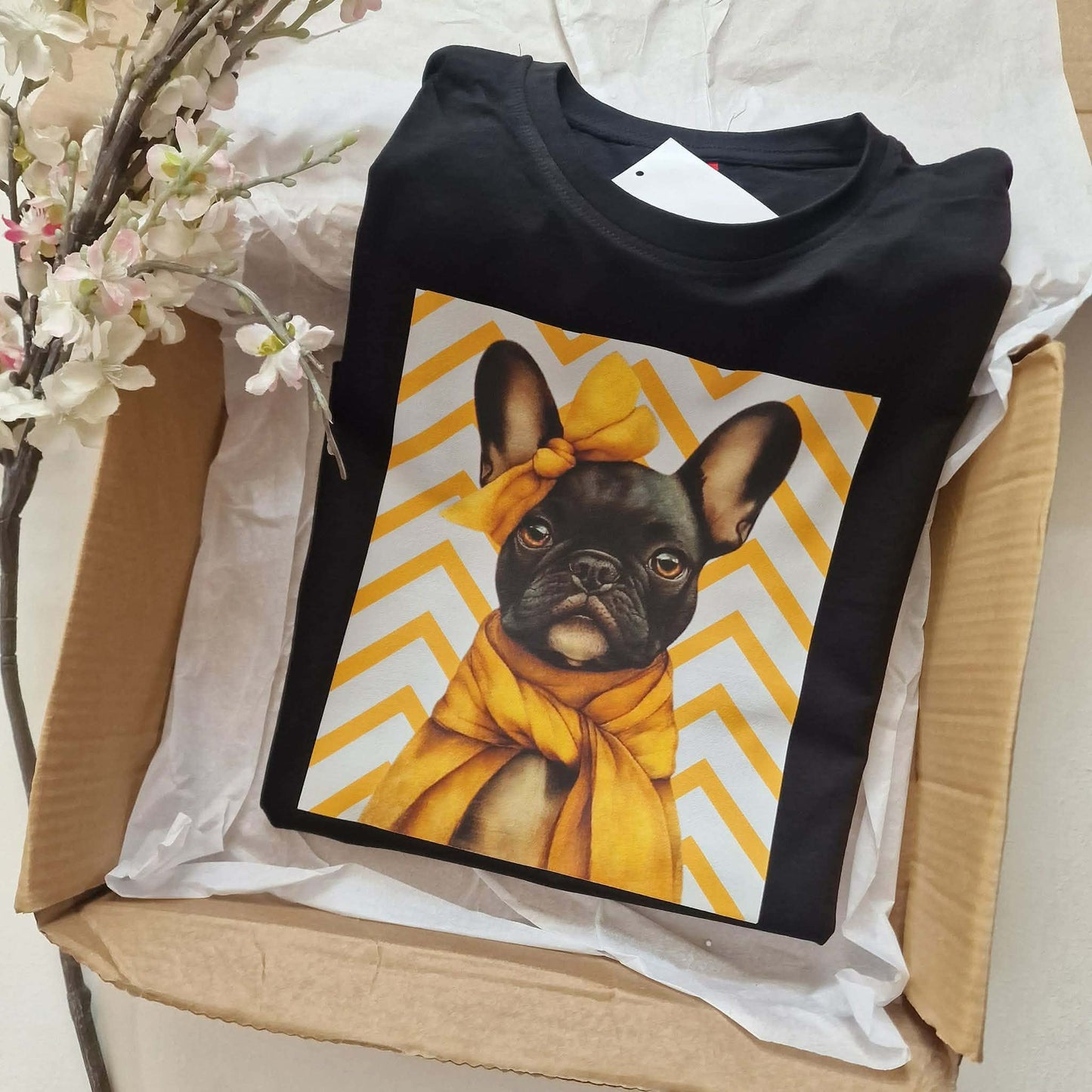 T-shirt personalizada Bulldog Frânces fundo amarelo