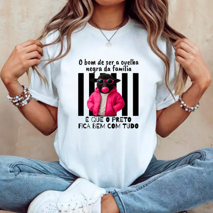 T-shirt personalizada O bom de ser ovelha negra da família